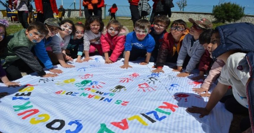 Çocuklar Kızılay'da eğlendi