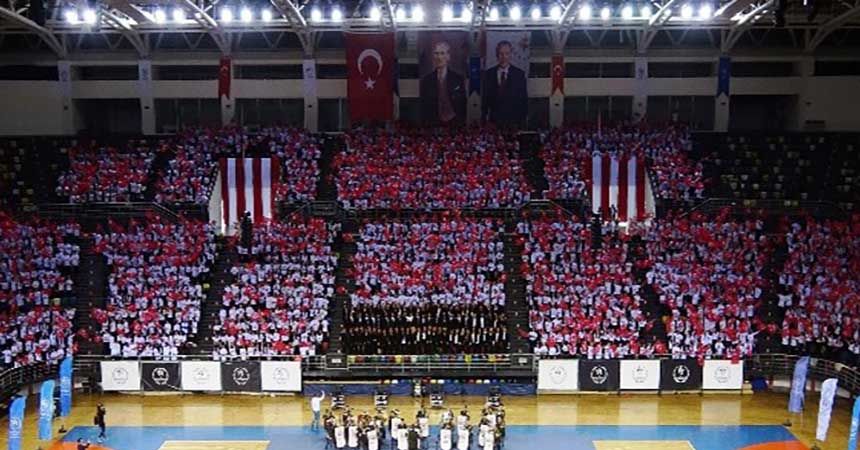 1919 öğrenci ve gençten devasa koro oluşturuldu