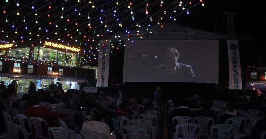 Atakum'da yazlık sinema keyfi Atakum'da yazlık sinema keyfi