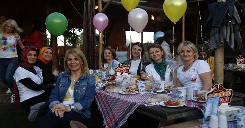 Hemşire ve ebeler iftarda bir araya geldi