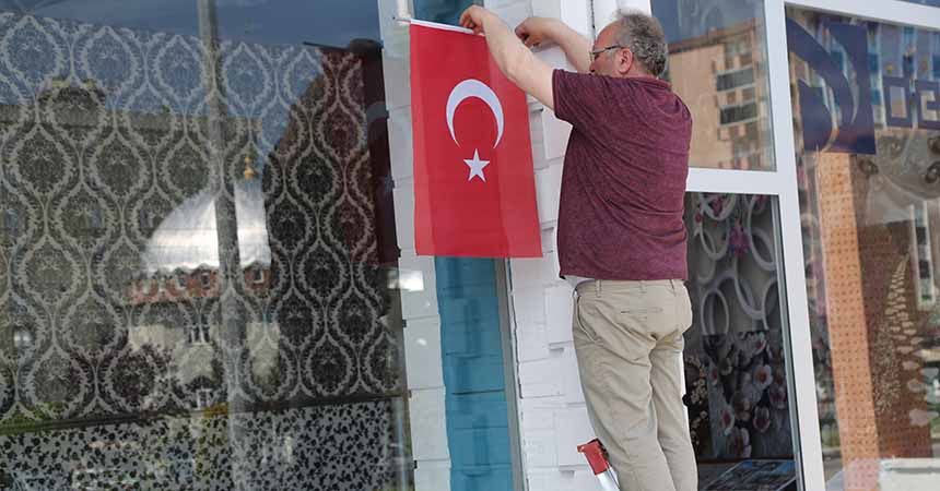Başkan Deveci'den bayrak çağrısı Başkan Deveci'den bayrak çağrısı