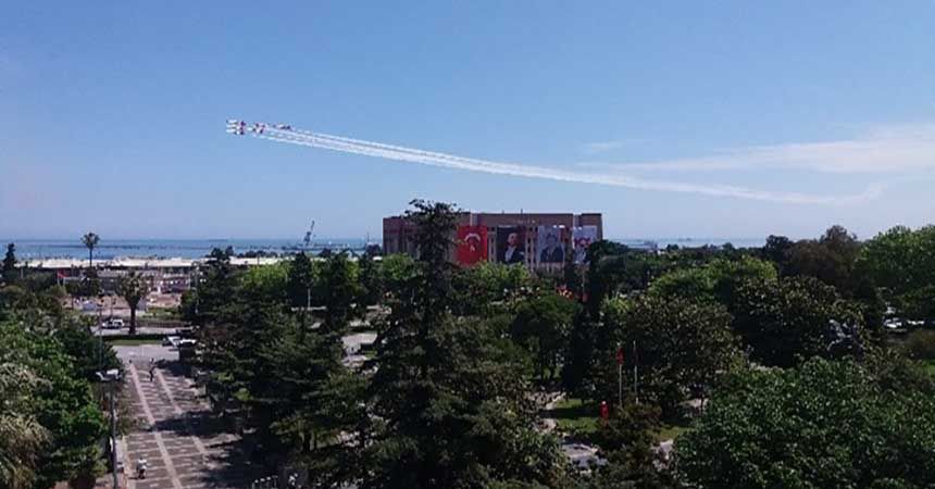 Türk Yıldızları, Konya'ya dönerken Samsun'u selamladı Türk Yıldızları, Konya'ya dönerken Samsun'u selamladı