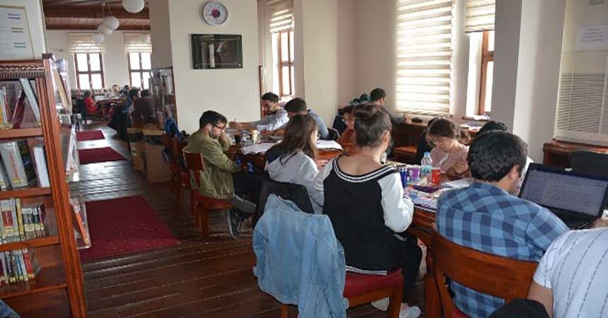 Okuyan kent Sinop