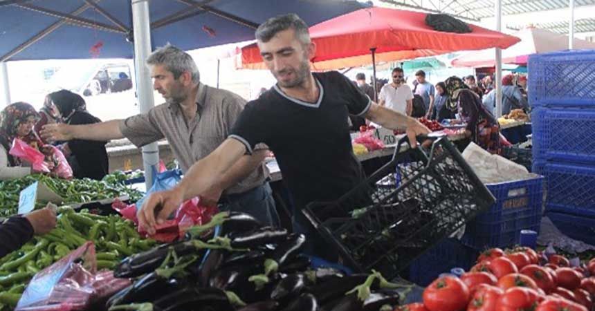 Pazarda 'bayram' hareketliliği Pazarda 'bayram' hareketliliği
