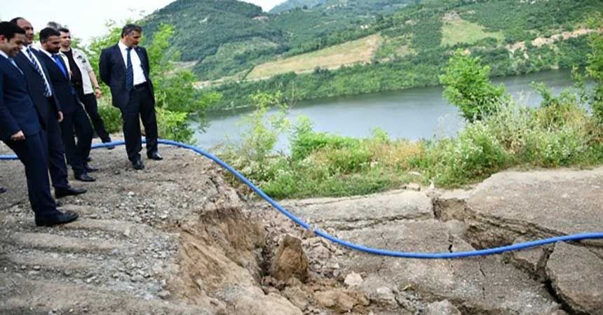 Vali Kaymak heyelan bölgesinde Vali Kaymak heyelan bölgesinde