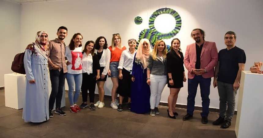 İlk mezunlar başarılarını sergiyle taçlandırdı
