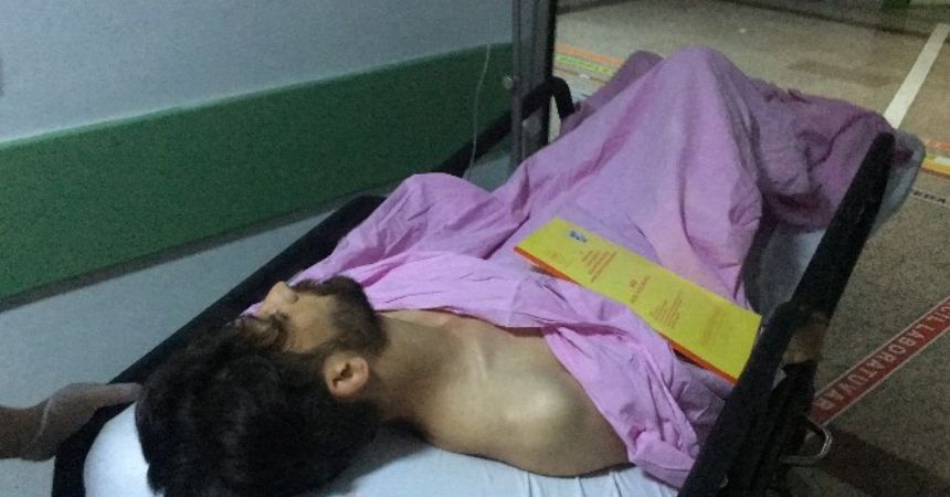 Kocasını üç yerinden bıçakladı