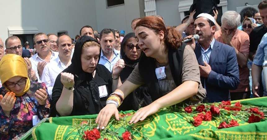 Yürek burkan ağıt: Bize hakkını helal et baba Yürek burkan ağıt: Bize hakkını helal et baba