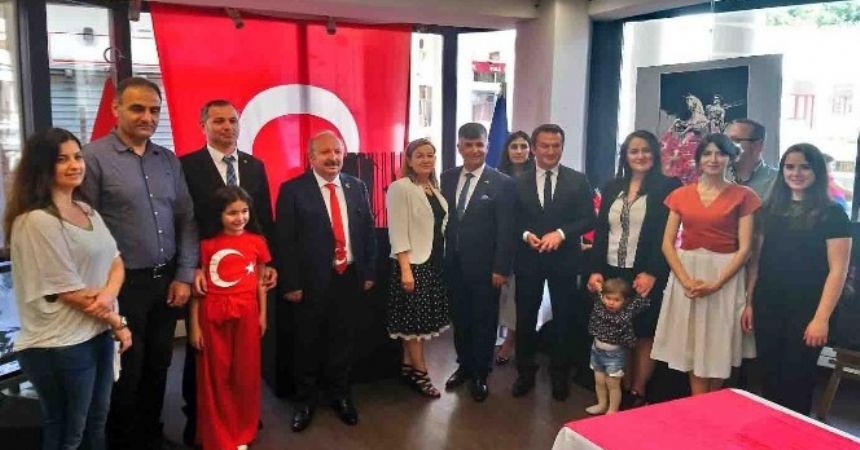 Paris'te kurtuluş sergisi