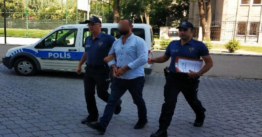Polise bıçak çekti