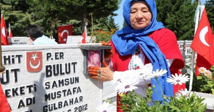 Şehitlikler doldu taştı Şehitlikler doldu taştı