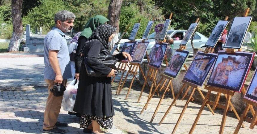 Mezarlıkta resim sergisi Mezarlıkta resim sergisi