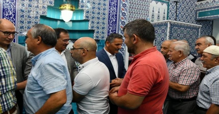 Protokol camide bayramlaştı Protokol camide bayramlaştı