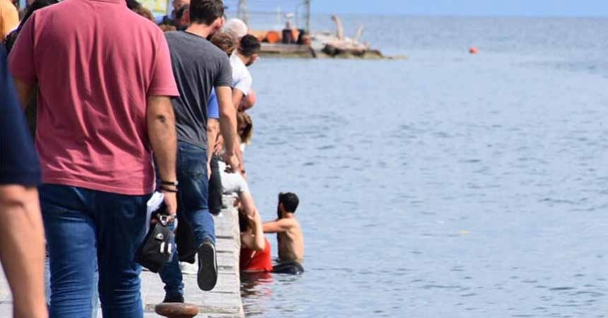 Sinop'ta panik anları... 2 kadın denize düştü