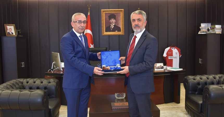Vedat Yavuz'dan Rektör Bilgiç'e veda ziyareti Vedat Yavuz'dan Rektör Bilgiç'e veda ziyareti