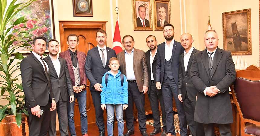 Ülkü Ocakları'ndan Başkan Demir'e ziyaret Ülkü Ocakları'ndan Başkan Demir'e ziyaret