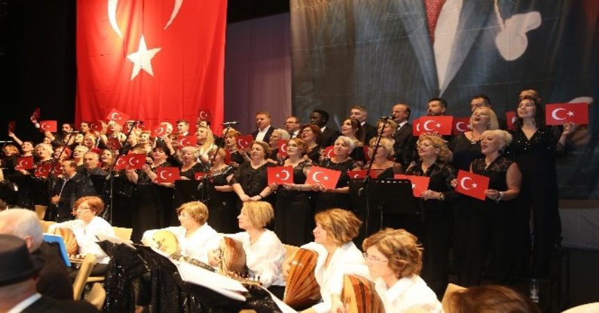 Atatürk şarkılarla anıldı Atatürk şarkılarla anıldı