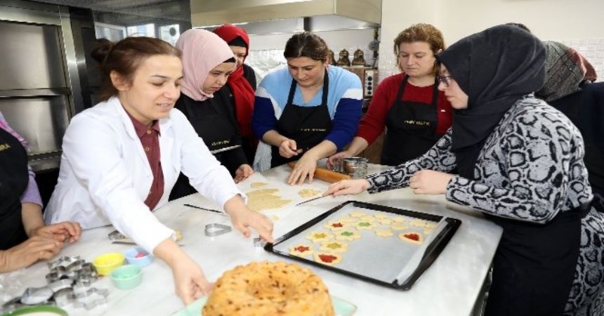 3 bin kursiyer meslek öğreniyor 3 bin kursiyer meslek öğreniyor