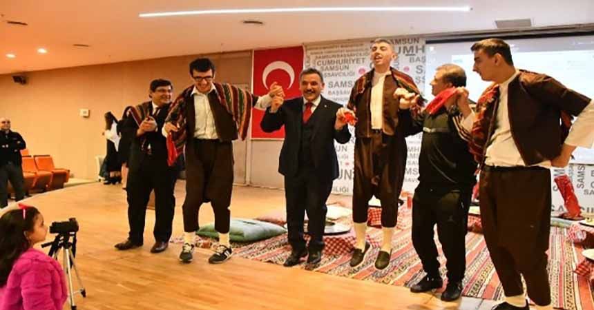 Özel öğrencilerle halay çektiler