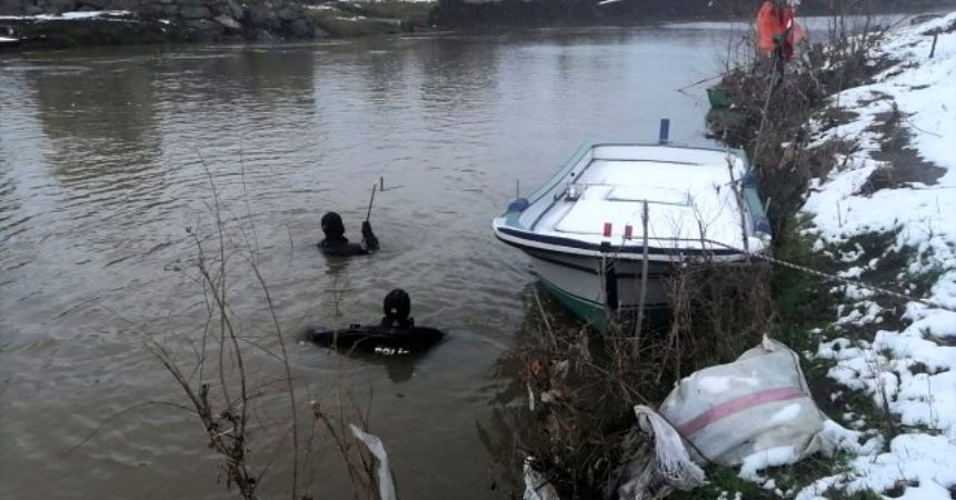 Irmağa atlayan babaya ulaşılamadı