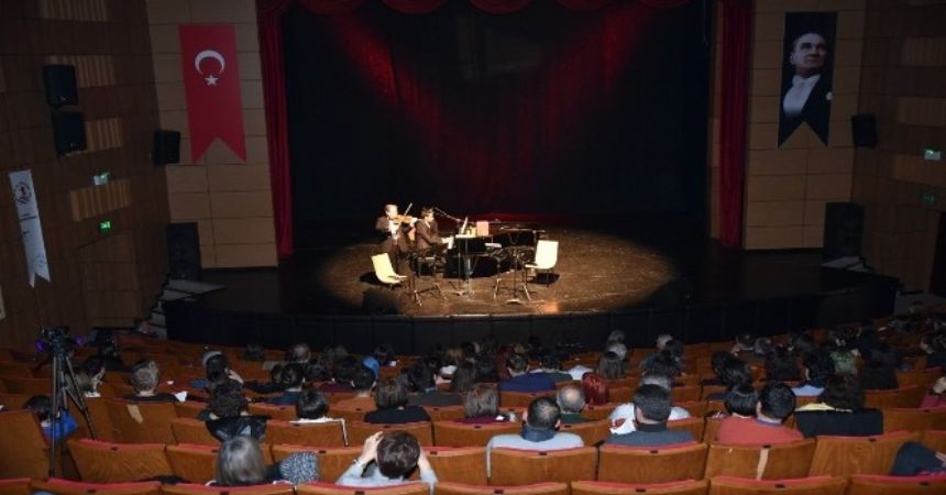 Cihat Aşkın'dan OMÜ'de konser