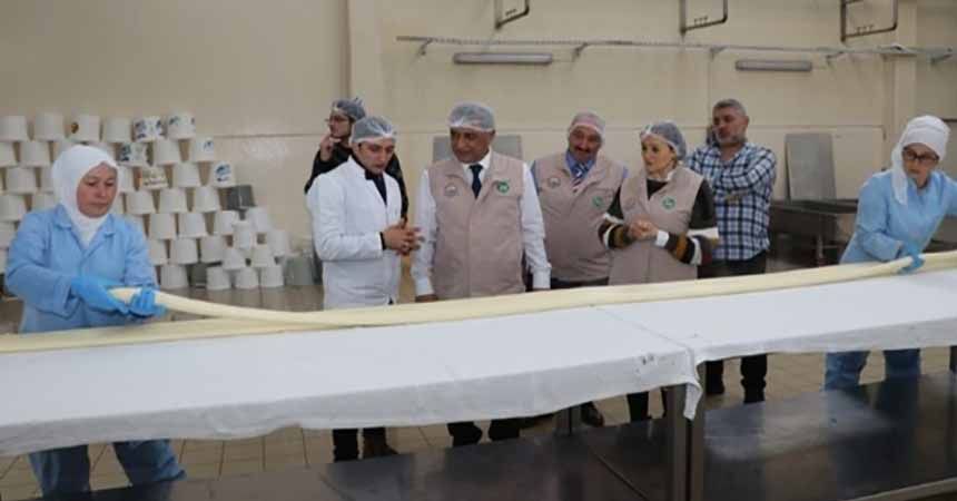 Gıda kontrolörleri iş başında Gıda kontrolörleri iş başında