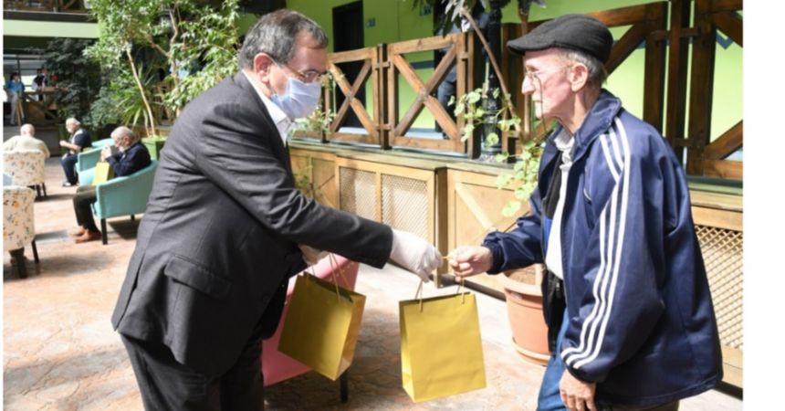 Demir'den yaşlılara ziyaret Demir'den yaşlılara ziyaret