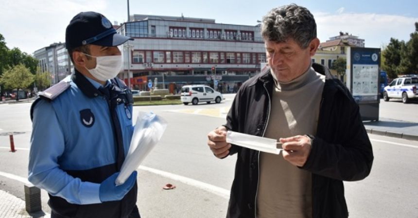 Büyükşehirden ücretsiz maske Büyükşehirden ücretsiz maske
