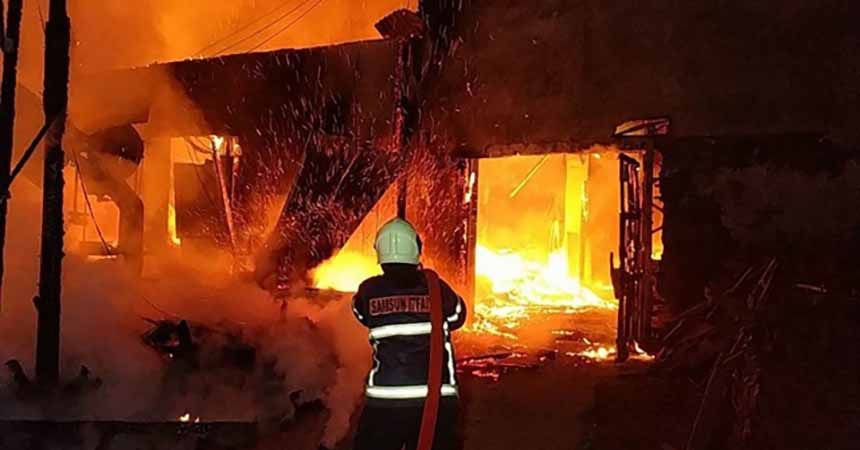 İtfaiye 4 ayda bin 150 'imdat' çağrısına yetişti İtfaiye 4 ayda bin 150 'imdat' çağrısına yetişti