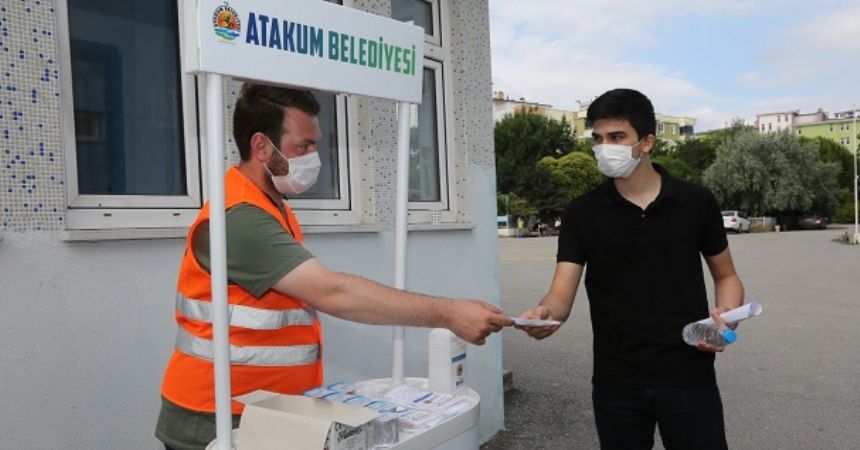 Öğrencilere su ve maske desteği Öğrencilere su ve maske desteği