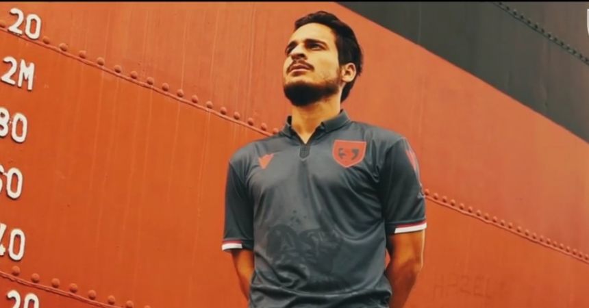 Atatürk'lü forma satışta