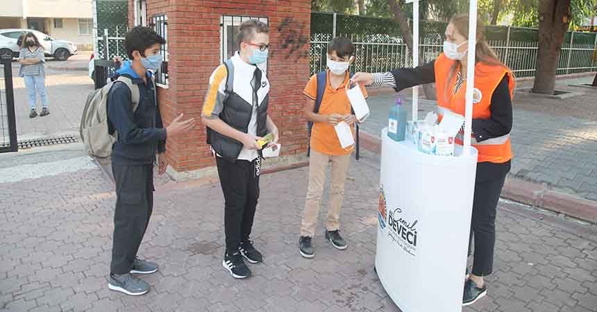 Öğrenciler için hijyen standı Öğrenciler için hijyen standı