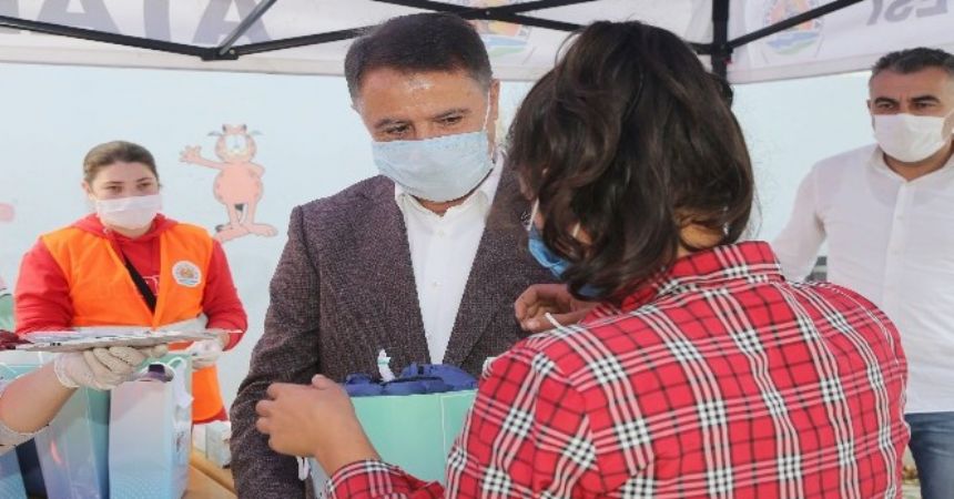 200 çocuğa kış hediyesi