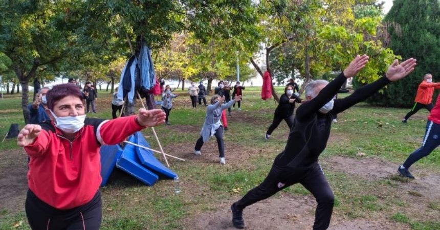 Sosyal mesafeli sabah sporu Sosyal mesafeli sabah sporu