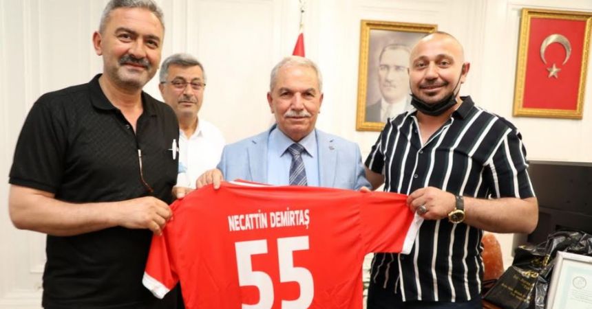Demirtaş'tan spor kulüplerine nakdi destek