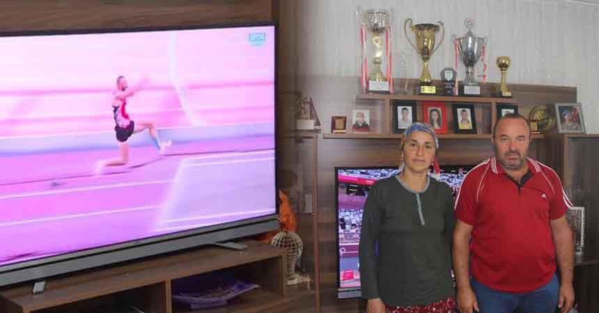 Necati Er'in ailesi oğullarını heyecanla izledi Necati Er'in ailesi oğullarını heyecanla izledi