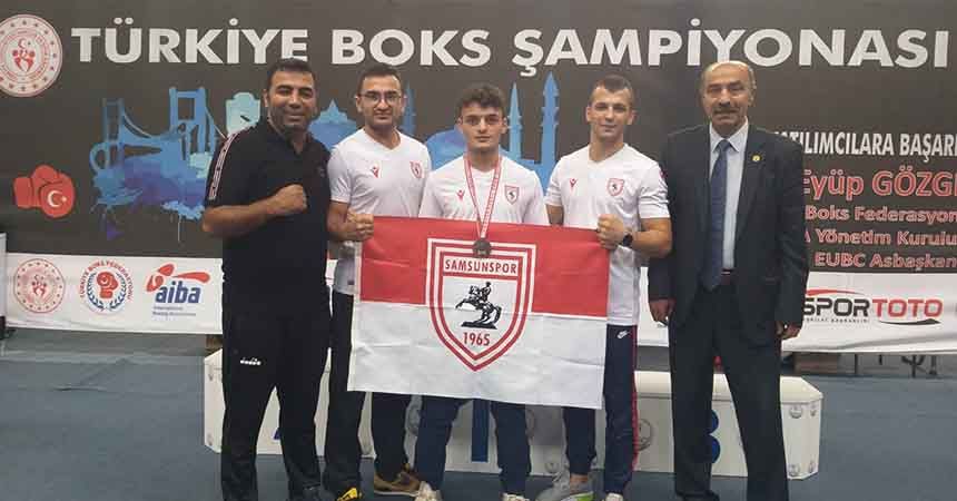 Boksta madalya geldi