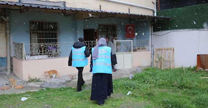Canik'te ihtiyaçlar 'çat kapı' gideriliyor Canik'te ihtiyaçlar 'çat kapı' gideriliyor