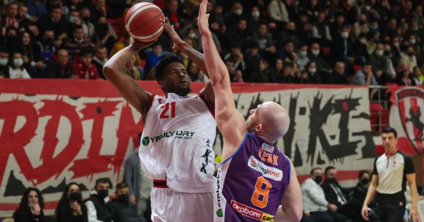 Potada zirveye tutundu: 66-61