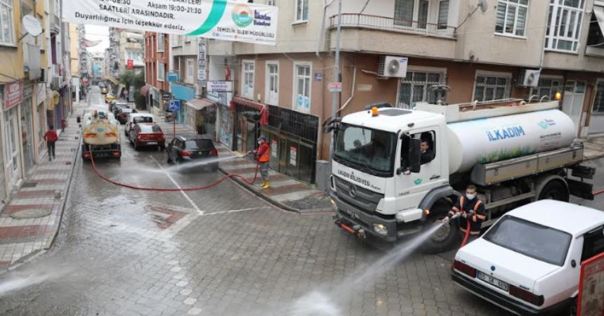 Tam kadro mahalle temizliği