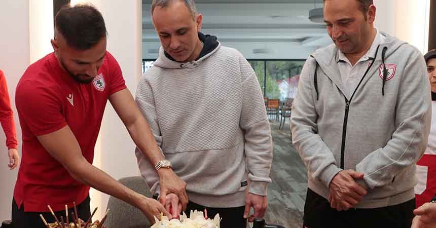 Cenk İşler'e sürpriz yaş günü