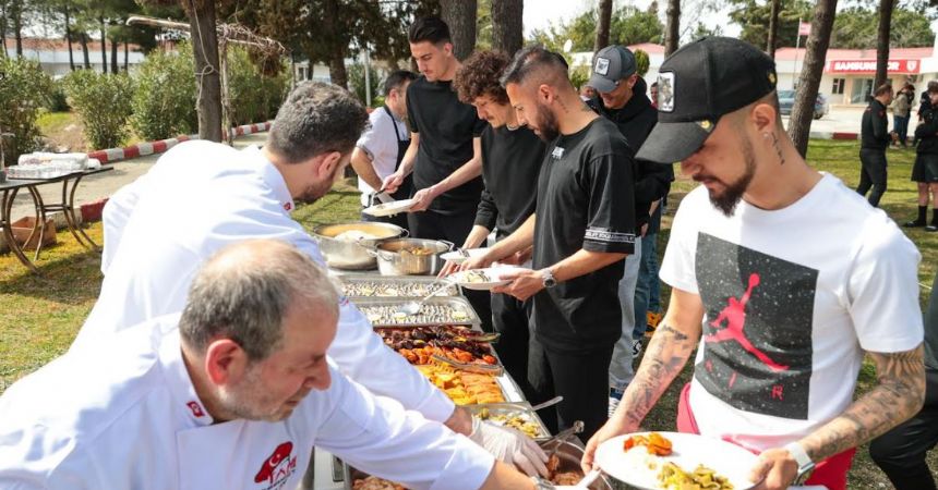 Futbolculara moral yemeği