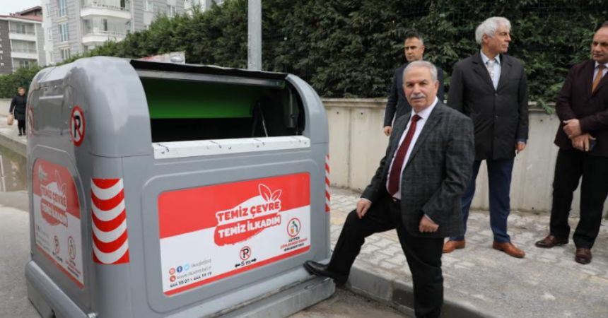 Çöp için yeni konteyner