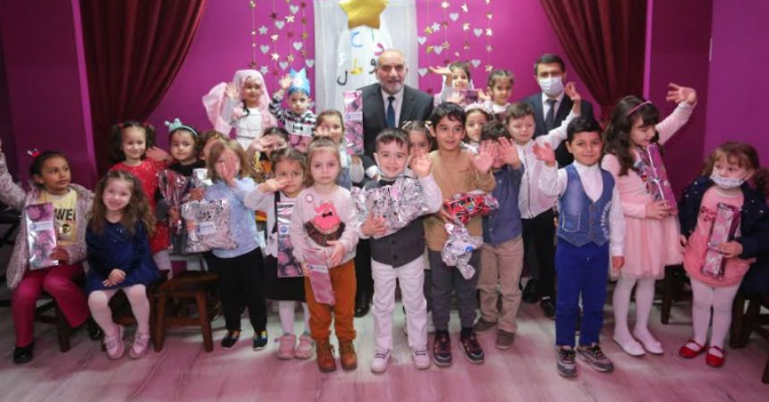 Miniklerden Kuran dinletisi