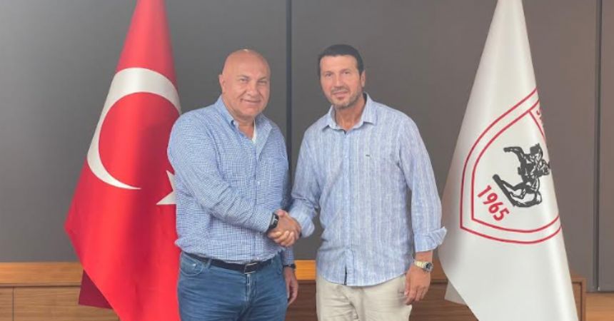Bayram Bektaş imzalıyor