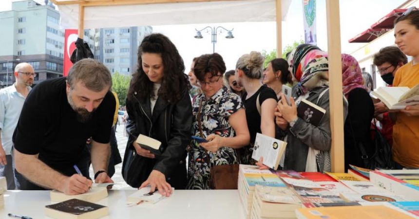 Kitap fuarına yoğun ilgi