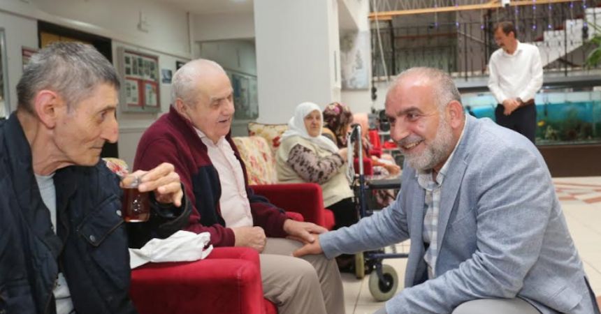 Sandıkçı'dan huzurevi ziyareti