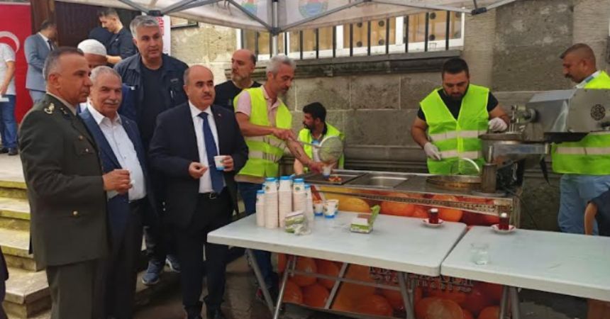 Demirtaş'tan lokma tatlısı