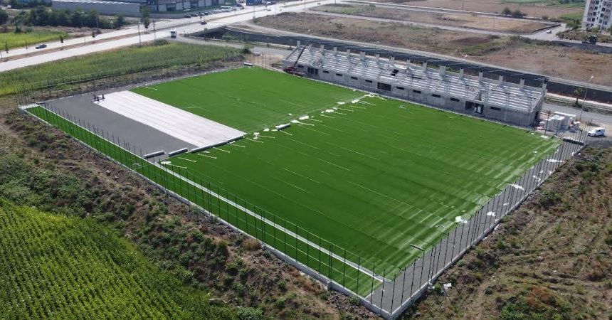 Tekkeköy Stadı'nın çimleri serildi