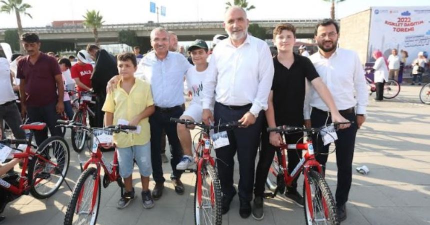 Canik'te çocuklar bisiklete kavuştu